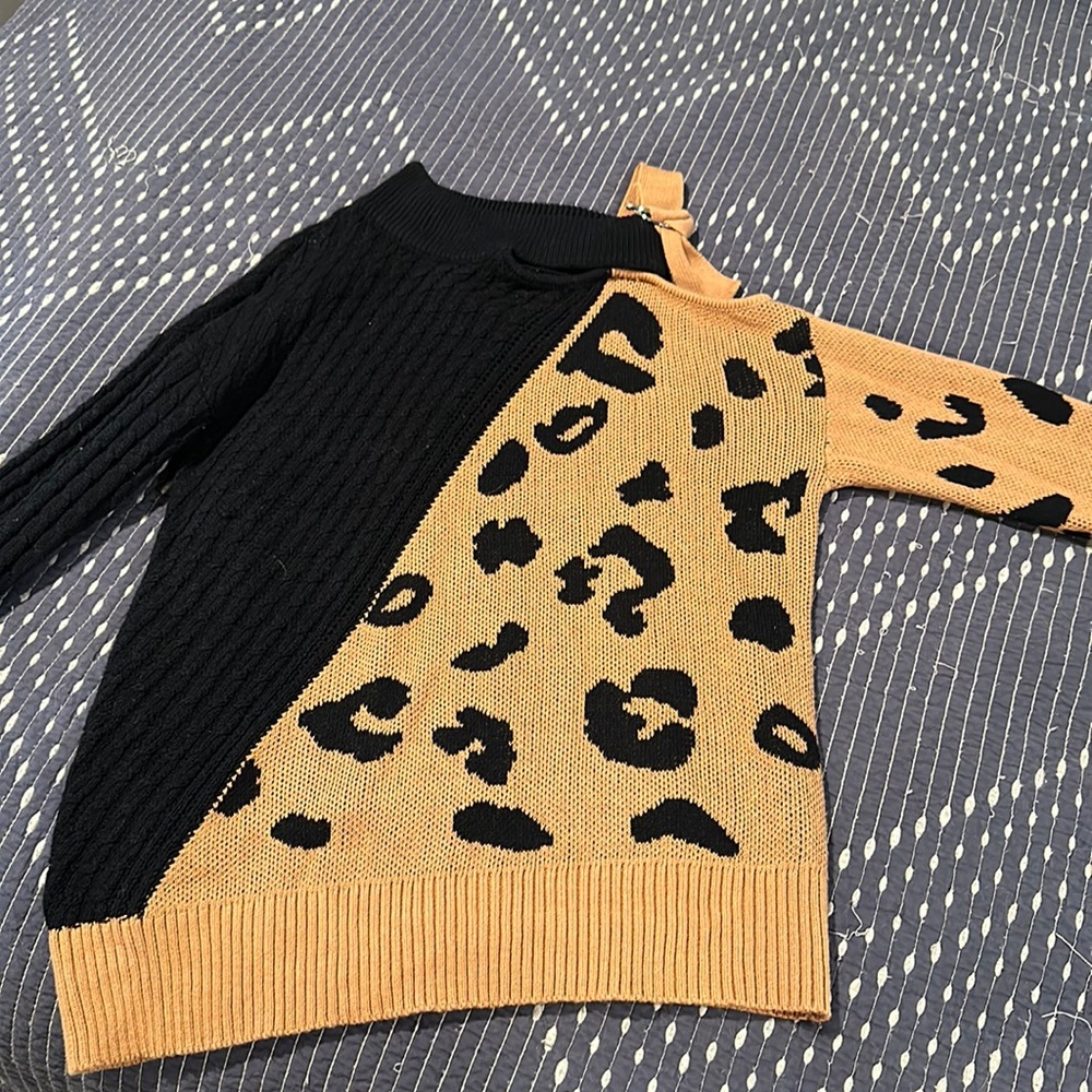 Off shoulder leopard sweater